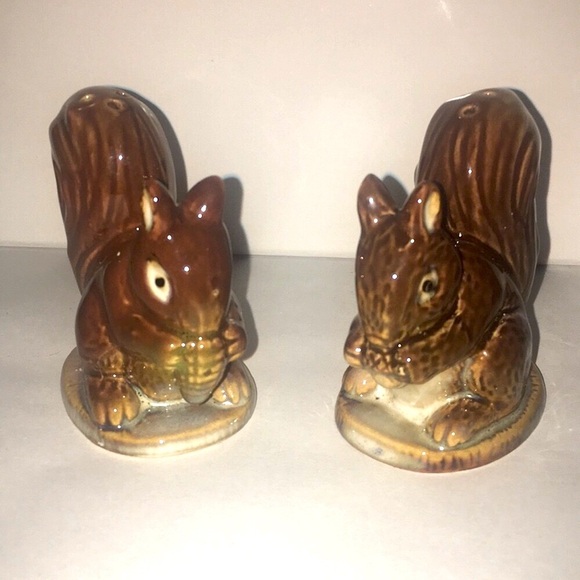 Vintage Brown Squirrel Salt & Pepper Shakers - Picture 1 of 6